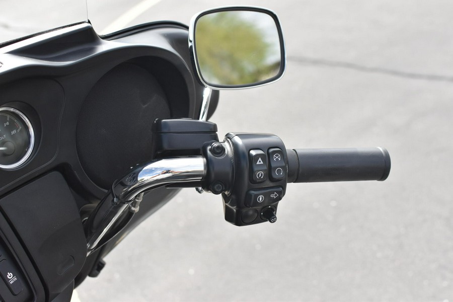 2016 TRI GLIDE ULTRA CLASSIC Black FLHTCUTG