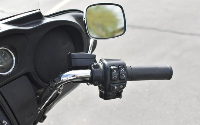 2016 TRI GLIDE ULTRA CLASSIC Black FLHTCUTG