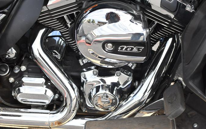 2016 TRI GLIDE ULTRA CLASSIC Black FLHTCUTG