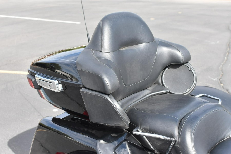 2016 TRI GLIDE ULTRA CLASSIC Black FLHTCUTG