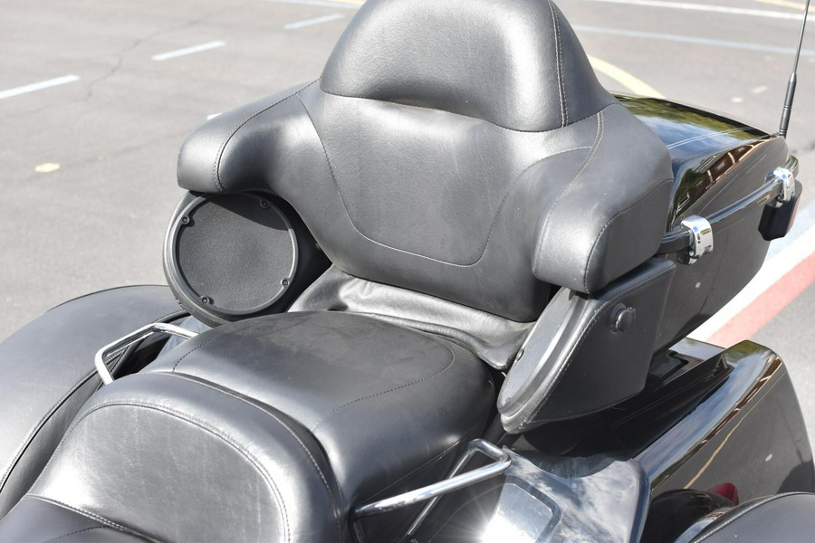 2016 TRI GLIDE ULTRA CLASSIC Black FLHTCUTG
