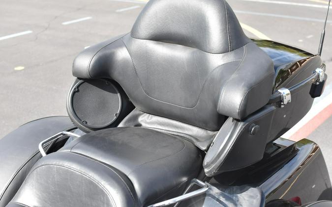 2016 TRI GLIDE ULTRA CLASSIC Black FLHTCUTG