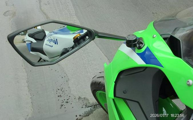 2024 Kawasaki Ninja® ZX™-6R ABS Pearl Robotic White/Metallic Graphite Gray