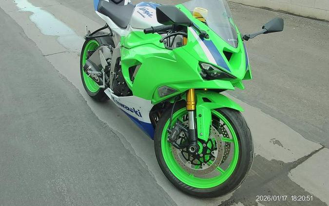 2024 Kawasaki Ninja® ZX™-6R ABS Pearl Robotic White/Metallic Graphite Gray