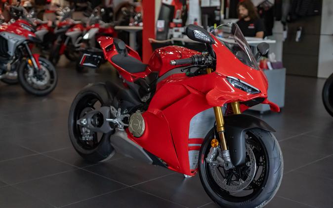 2025 Ducati Panigale V4 S