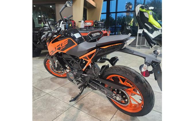 2023 KTM 200 Duke