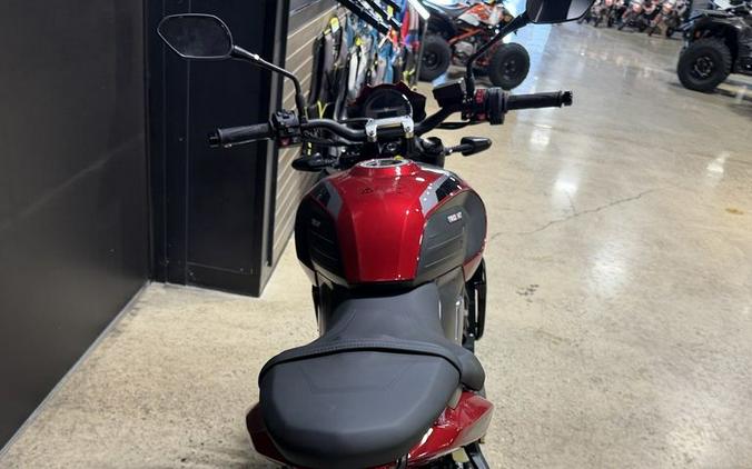 2026 Triumph Trident 800 Carnival red