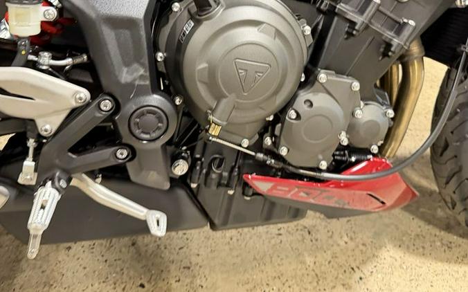 2026 Triumph Trident 800 Carnival red