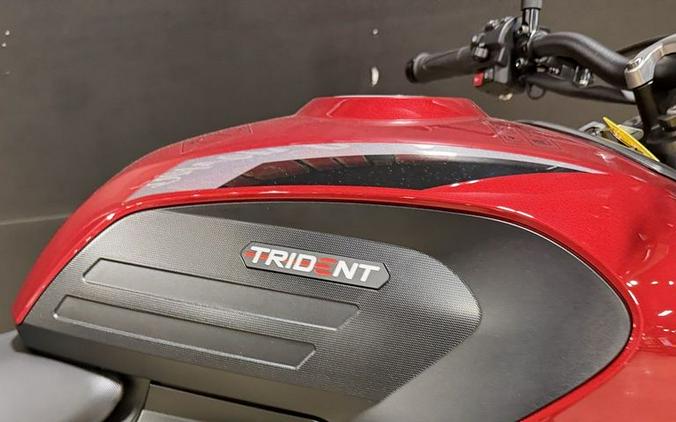 2026 Triumph Trident 800 Carnival red
