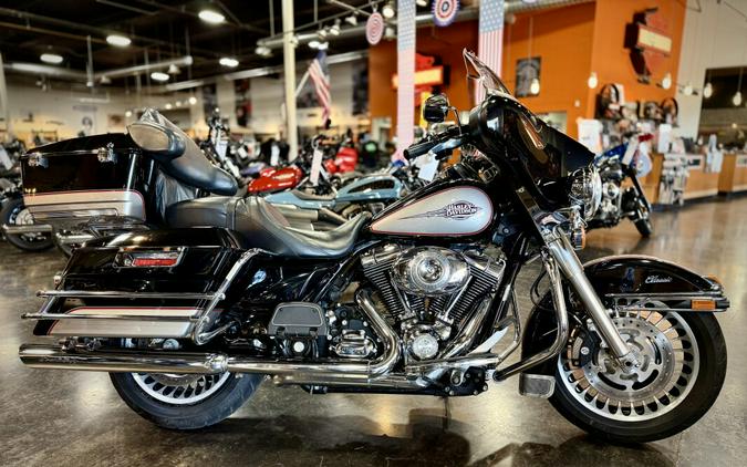 2009 Harley-Davidson® Electra Glide® Classic Vivid Black/ Pewter Pearl