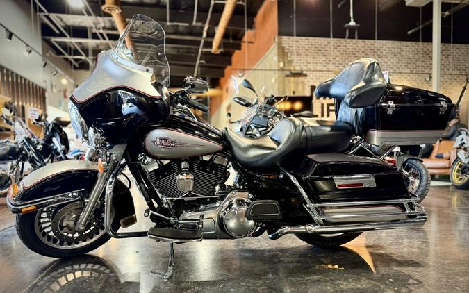 2009 Harley-Davidson® Electra Glide® Classic Vivid Black/ Pewter Pearl