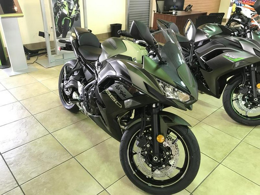 2024 Kawasaki Ninja® 650 Metallic Covert Green/Metallic Spark Black