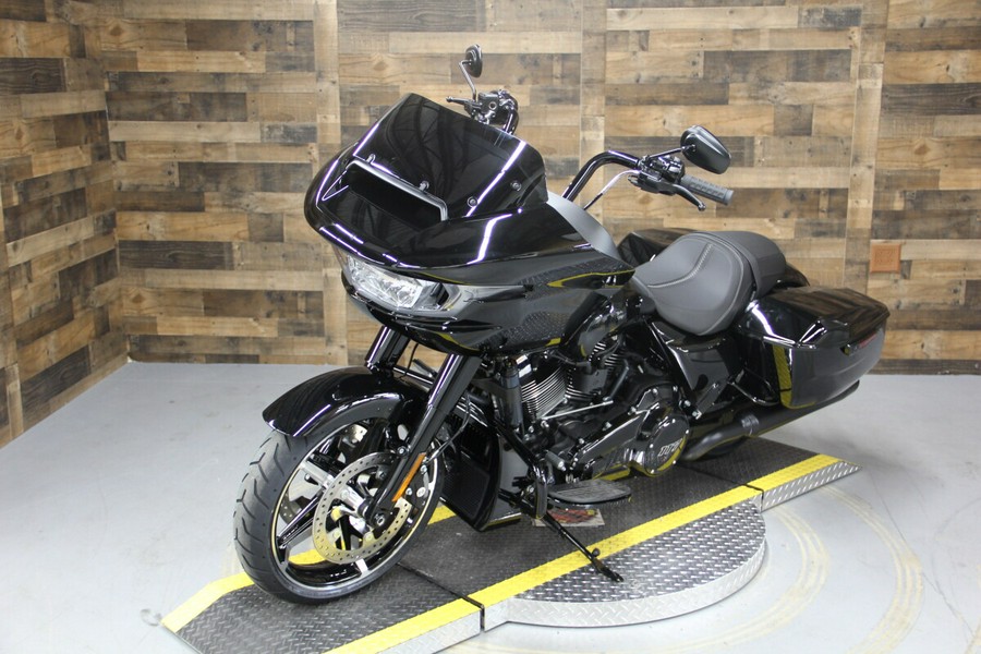 2024 Harley-Davidson Road Glide® Vivid Black - Black Finish