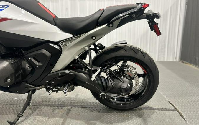 2026 BMW R 1300 R Performance 1300 R