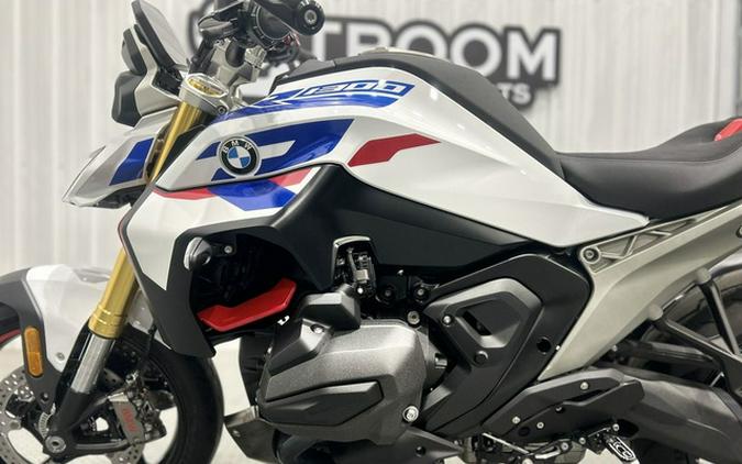 2026 BMW R 1300 R Performance 1300 R