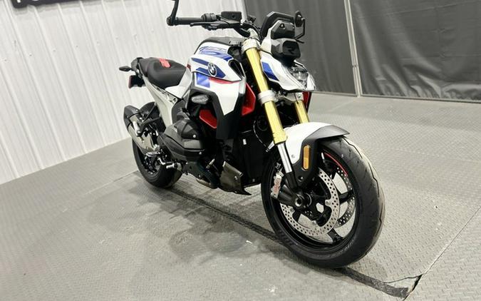 2026 BMW R 1300 R Performance 1300 R