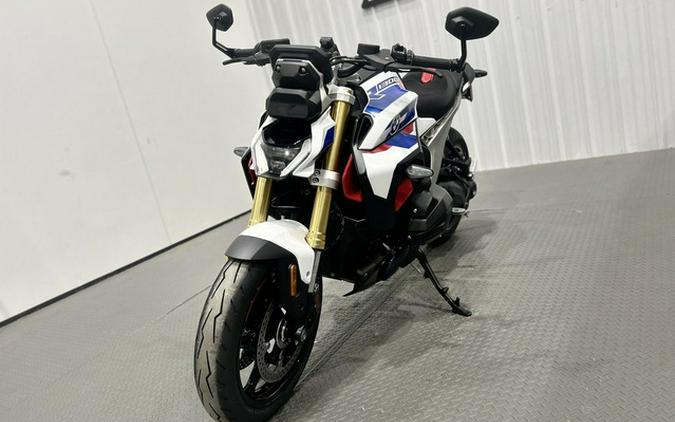 2026 BMW R 1300 R Performance 1300 R