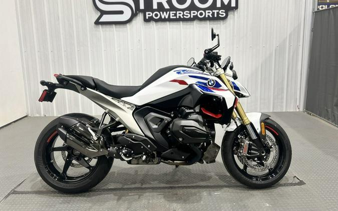 2026 BMW R 1300 R Performance 1300 R