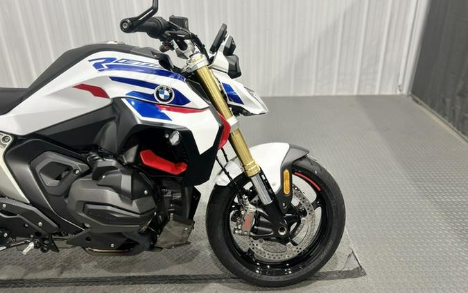 2026 BMW R 1300 R Performance 1300 R