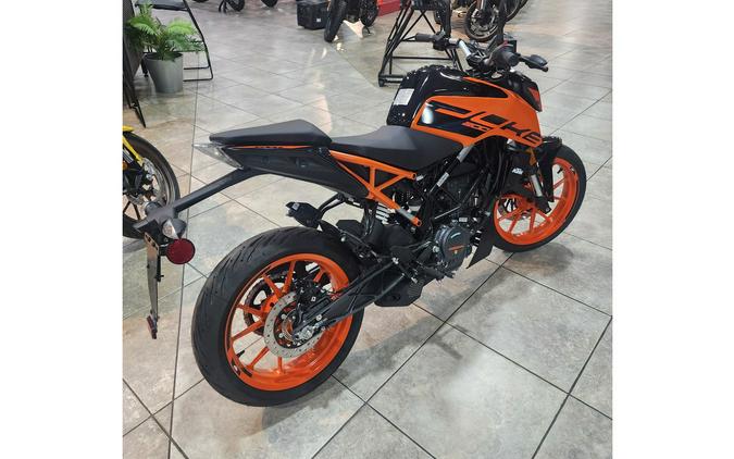 2023 KTM 200 Duke