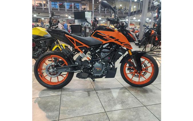 2023 KTM 200 Duke