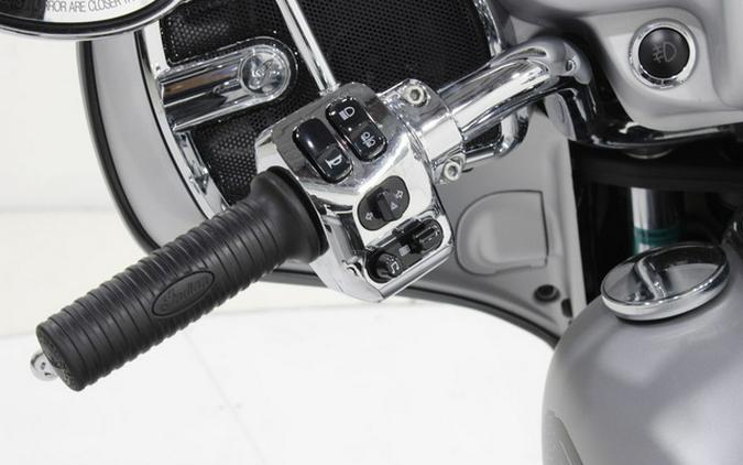 2018 Indian Chieftain Classic ABS Star Silver Smoke