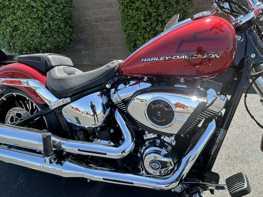 2025 Harley-Davidson Breakout® Brilliant Red