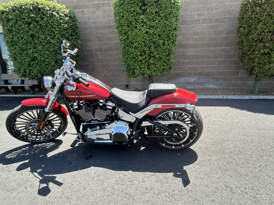2025 Harley-Davidson Breakout® Brilliant Red