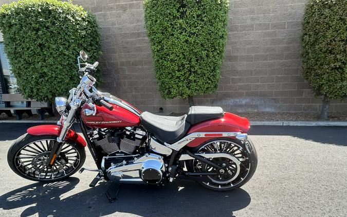 2025 Harley-Davidson Breakout® Brilliant Red