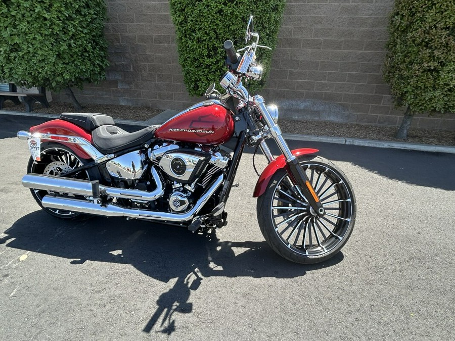 2025 Harley-Davidson Breakout® Brilliant Red