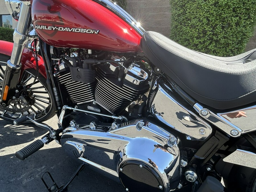 2025 Harley-Davidson Breakout® Brilliant Red