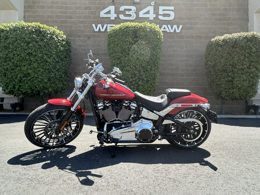 2025 Harley-Davidson Breakout® Brilliant Red