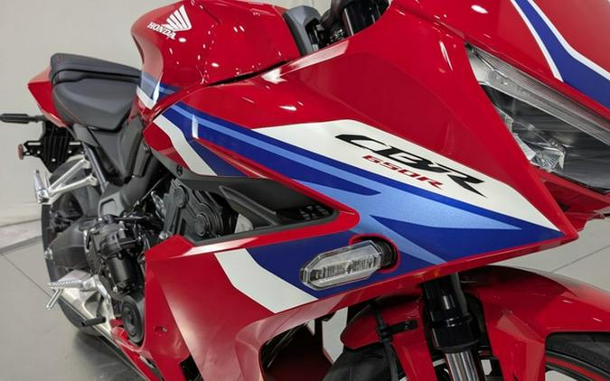 2025 Honda CBR650R E-Clutch