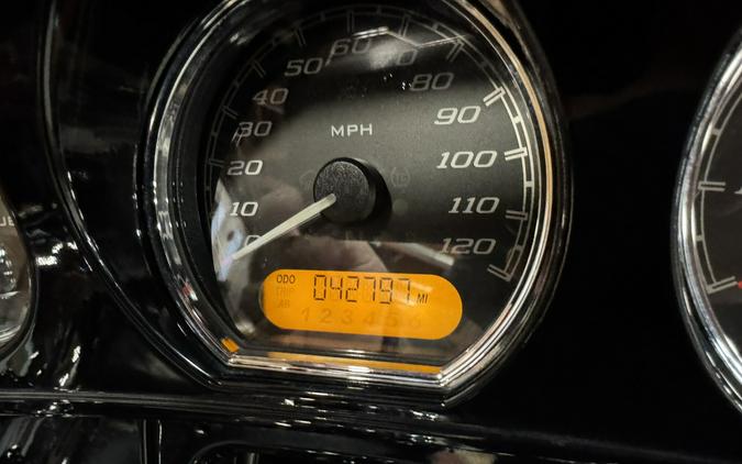 2022 Harley-Davidson® Tri Glide® Ultra Vivid Black FLHTCUTG