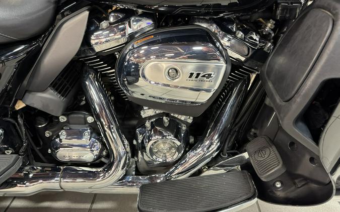 2022 Harley-Davidson® Tri Glide® Ultra Vivid Black FLHTCUTG