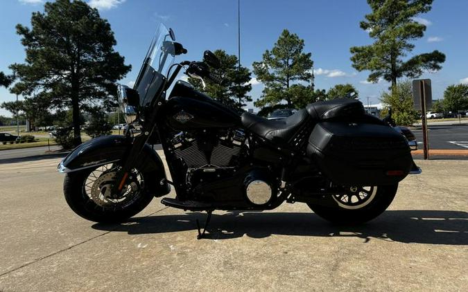 2025 Harley-Davidson® FLHC - Heritage Classic