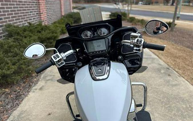 2024 Indian Motorcycle Challenger® Limited with PowerBand Audio Package