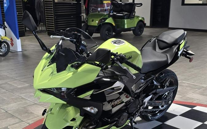 2026 Kawasaki Ninja® 500 ABS Metallic Yellowish Green/Ebony