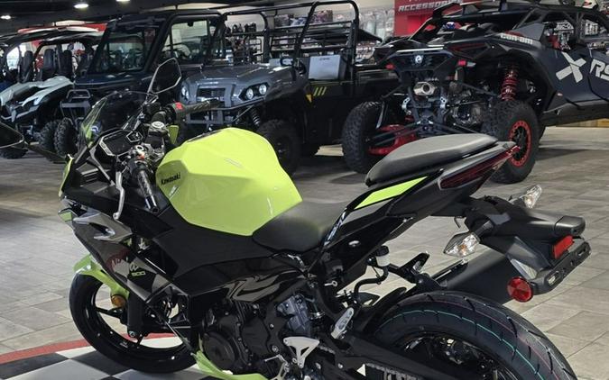 2026 Kawasaki Ninja® 500 ABS Metallic Yellowish Green/Ebony