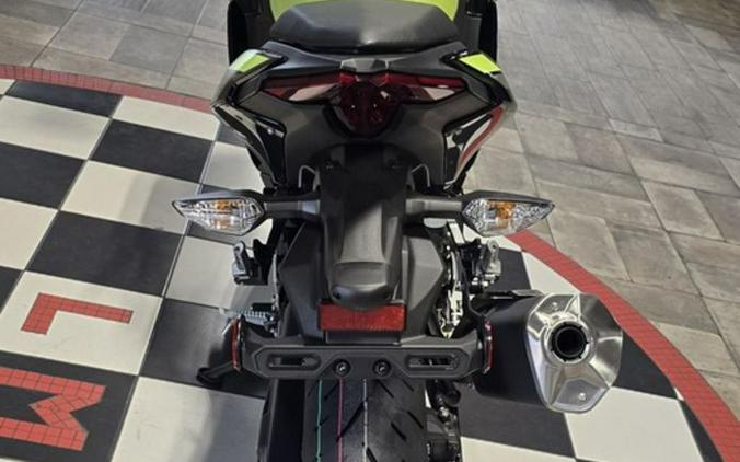 2026 Kawasaki Ninja® 500 ABS Metallic Yellowish Green/Ebony