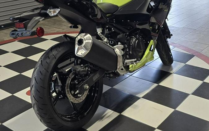 2026 Kawasaki Ninja® 500 ABS Metallic Yellowish Green/Ebony
