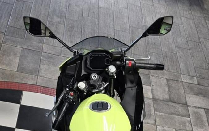 2026 Kawasaki Ninja® 500 ABS Metallic Yellowish Green/Ebony