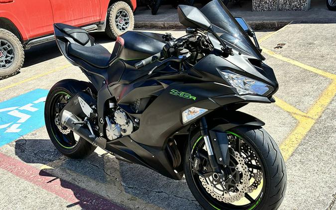 2023 Kawasaki Ninja ZX-6R Metallic Matte Graphenesteel Gray/Diablo Black