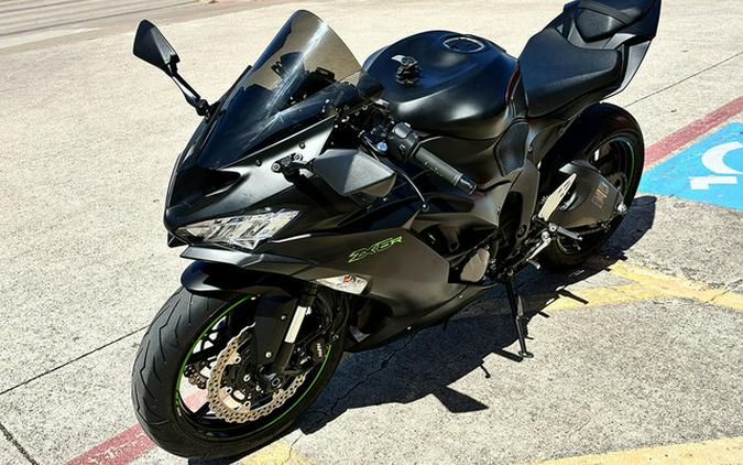 2023 Kawasaki Ninja ZX-6R Metallic Matte Graphenesteel Gray/Diablo Black