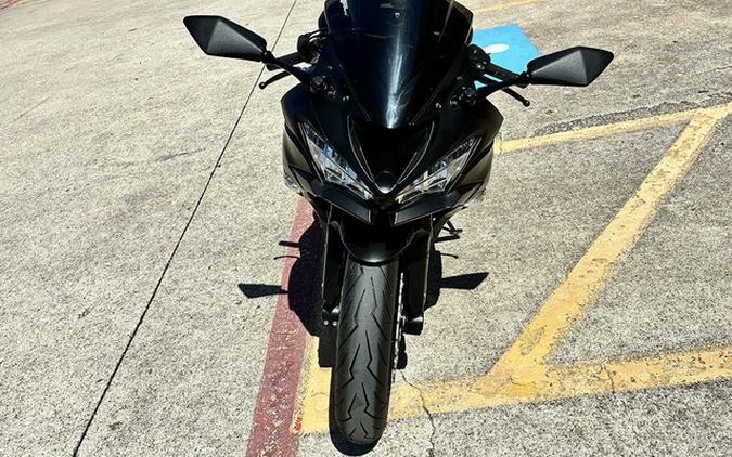 2023 Kawasaki Ninja ZX-6R Metallic Matte Graphenesteel Gray/Diablo Black