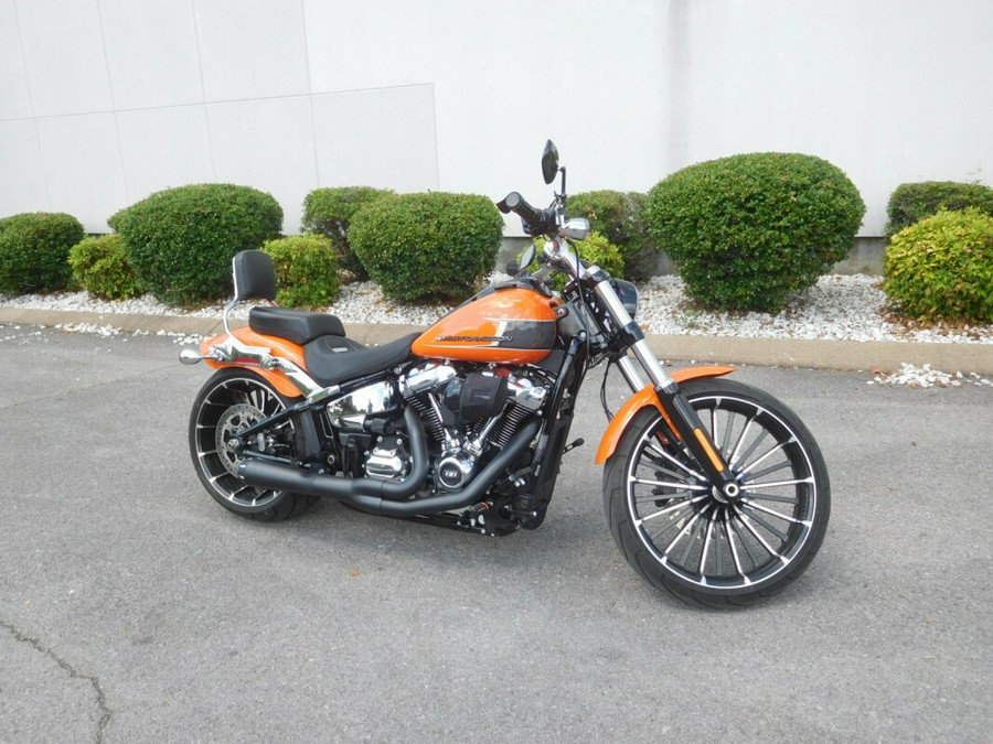 2023 Harley-Davidson® Breakout™ Baja Orange