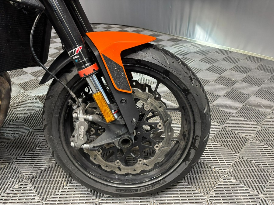 2021 KTM 890 Duke R