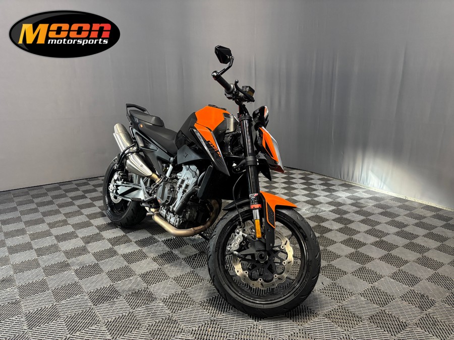 2021 KTM 890 Duke R