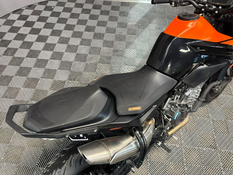 2021 KTM 890 Duke R