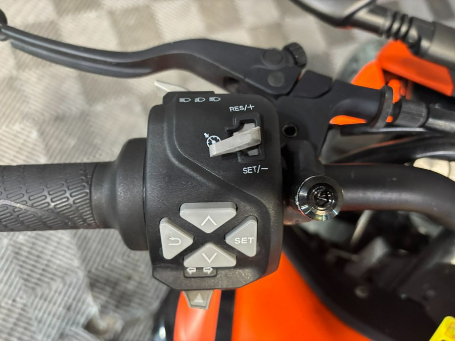 2021 KTM 890 Duke R